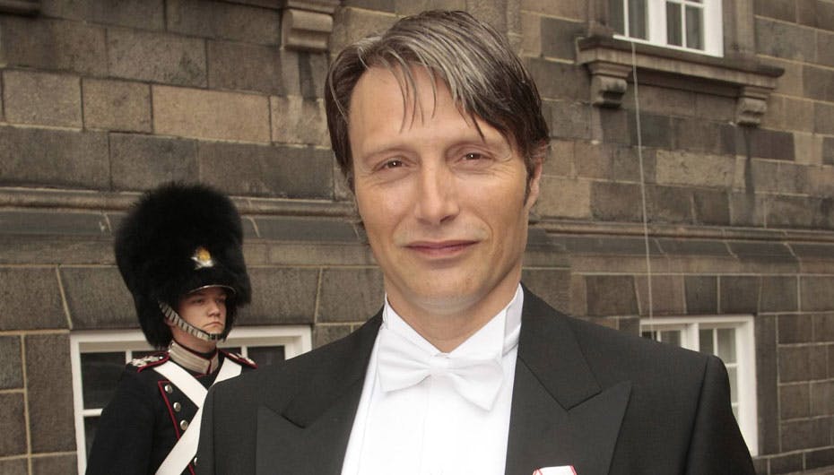 Det er helt og holdent dronning Margrethe, der bestemmer, hvem der skal dekoreres med Dannebrogsordenen. Så oldfruen har lagt mærke til Mikkelsen