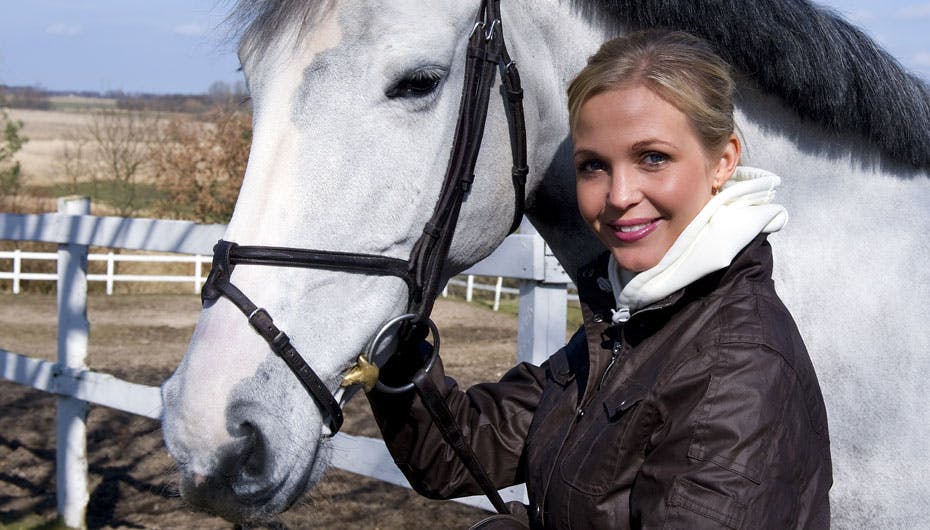 Tina er meget god ved heste, men det kniber åbenbart lidt med sødmen overfor hendes hestepassere