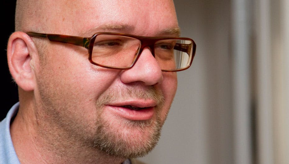 Et gammelt foto af Lars Hjortshøj er blevet censureret af Facebook