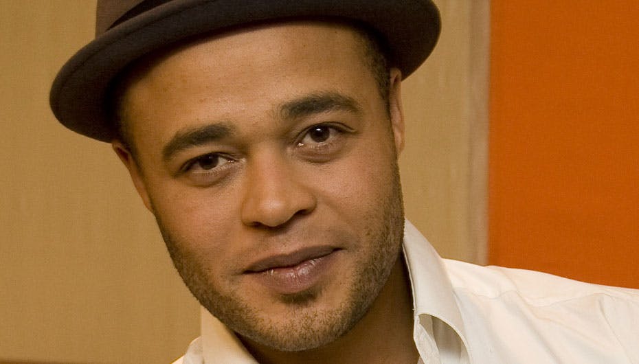 Nu kan Remee også skrive natklubejer på sit i forvejen godt fyldte visitkort