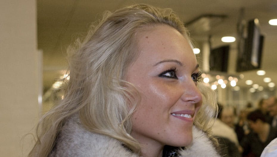 Stine kigger kærligt op til sin kendte kæreste