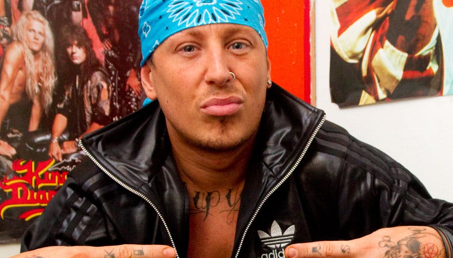 Sidney Lee måtte erkende, at det ikke lykkedes ham at holde sin deltagelse hemmelighed over for den daværende kæreste