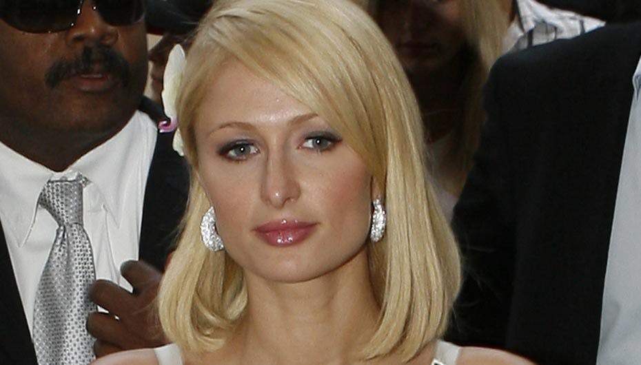 Paris Hilton er blevet sigtet for narkobesiddelse