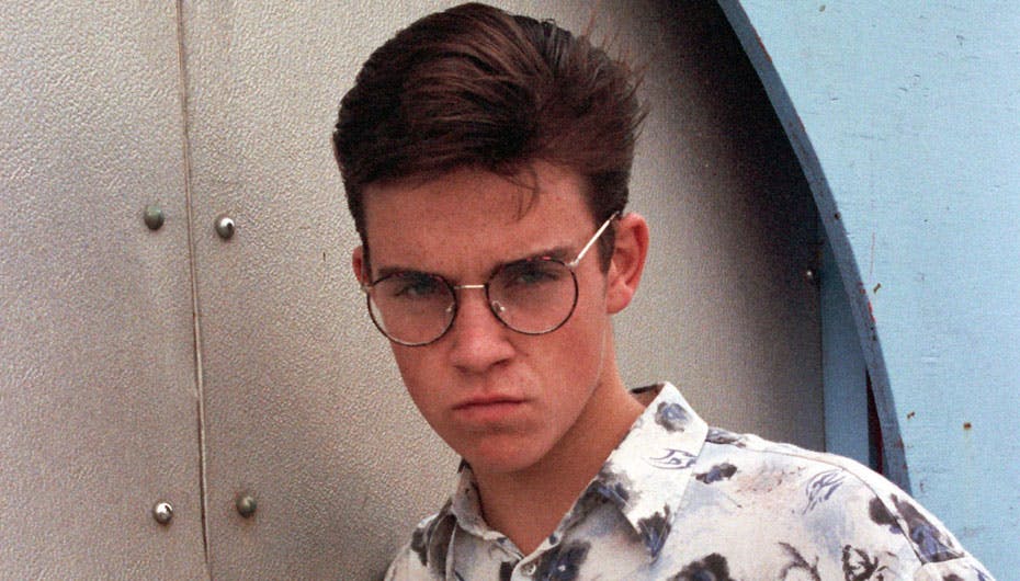 Det kan godt være lidt svært at blive sådan rigtig skræmt af den unge Robbie, selv om han gerne vil se lidt hård ud