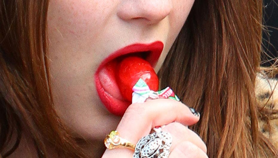 Hvem sutter på denne slikkepind?