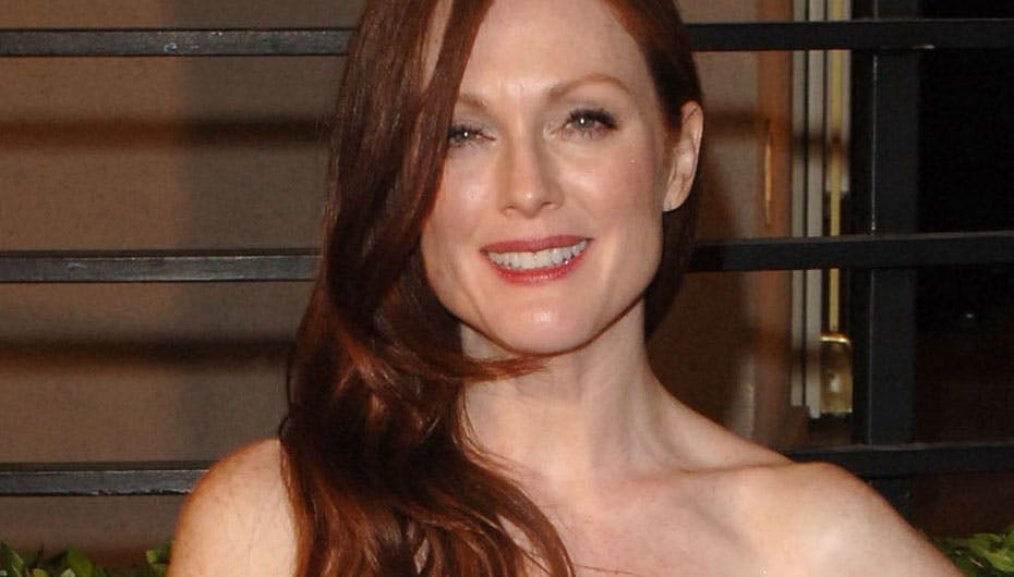 https://imgix.seoghoer.dk/media/se-og-hoer/2010/kendte-udland/juli/julianne-moore-nogen-m-dyr1-jpg.jpg