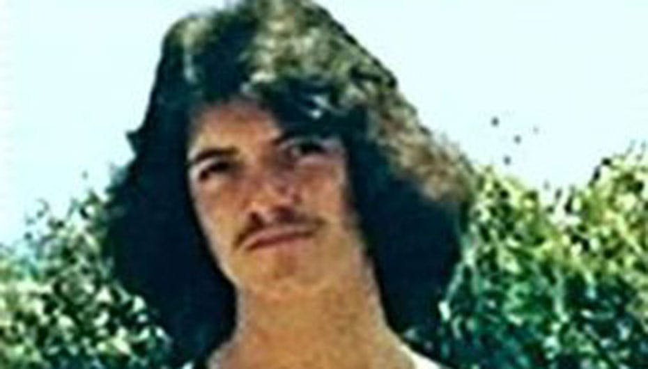 Flot med en frisurer man kun kan misunde. Simon Cowell har været noget af en fangst i starten af 1980'erne