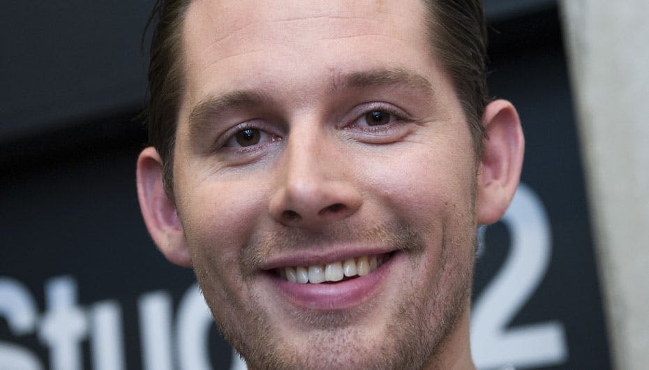 Rasmus Seebach har grund til at smile. Han er nemlig den bedst sælgende danske kunstner i 26 år