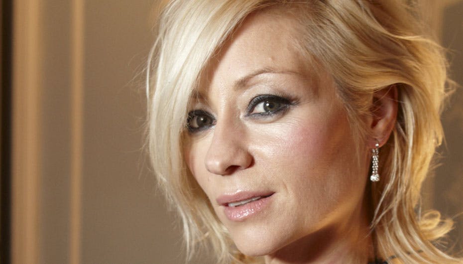 Det seneste par år har været hårde for Dicte, men nu er hun på banen igen med sin nye plade "Tick Tock"