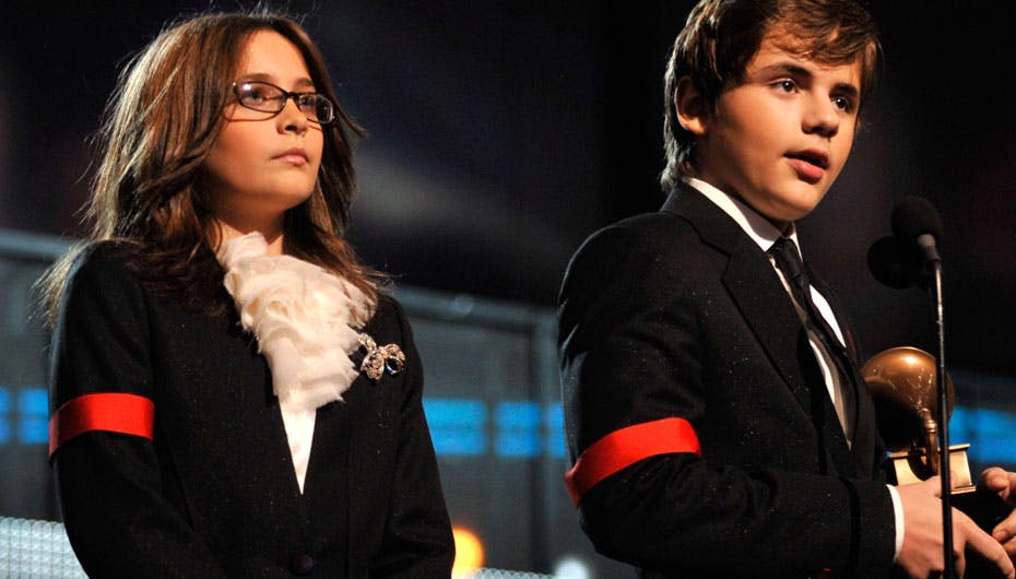 Paris og Prince Michael takkede på deres fars vegne. -Vi elsker dig far, sagde de begge