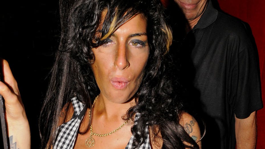 Amy Winehouse er løbet ind i samme orange kulør som Sidney Lee