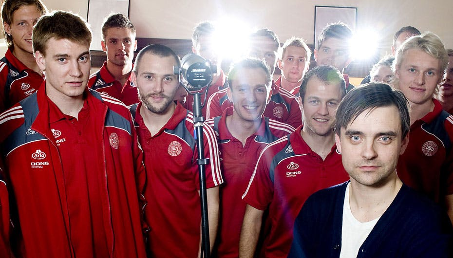 Simon Kvamm har fået sine egne Wiener Sängerknaben med drenge som Bendtner, Silberbauer og Rommedahl i forgrunden