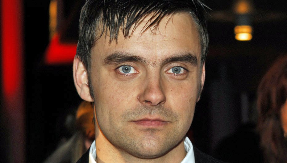 https://imgix.seoghoer.dk/media/se-og-hoer/2010/musik/oktober/simon-kvamm-millionaer-jpg.jpg