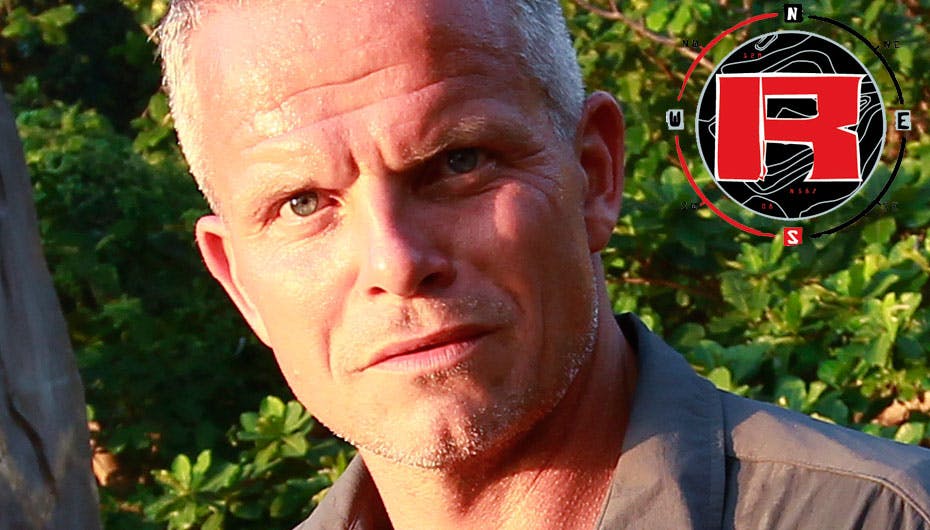 Ekspeditionslederen må smage sin egen medicin i aftenens program af Robinson, hvor han må ned og ligge