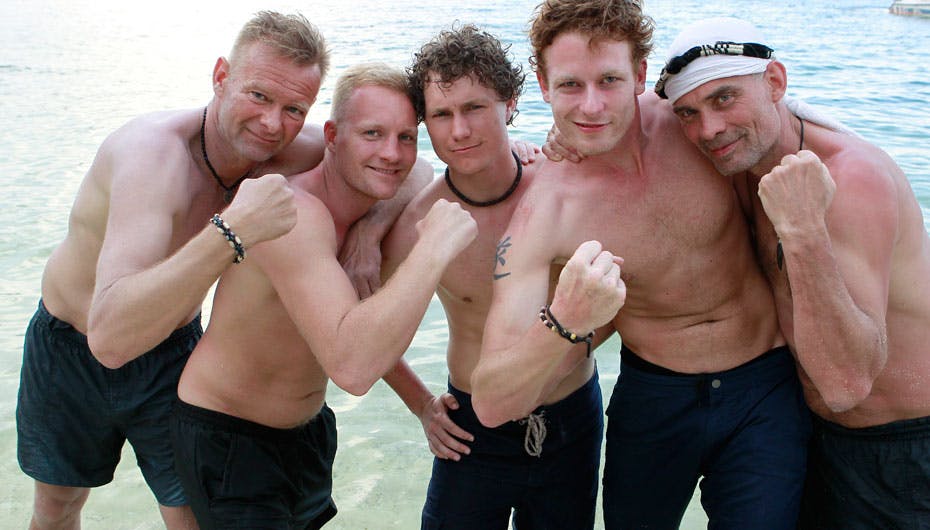 Macho-mændene på hersker-øen har valgt sig en flok labre damer, og det er de godt klar over