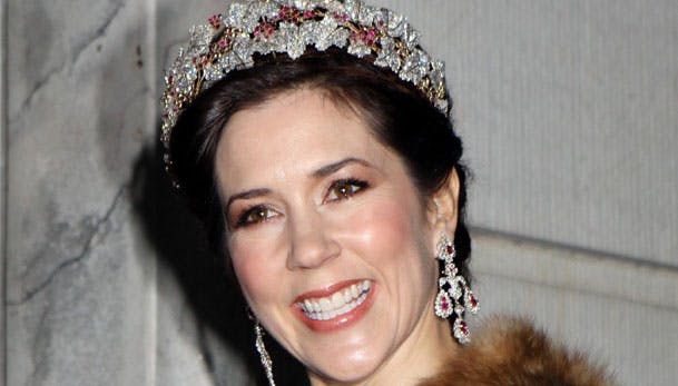 https://imgix.seoghoer.dk/media/se-og-hoer/2010/royalt/jan-feb-marts/mary-dronning-i-tasmanien2-jpg.jpg