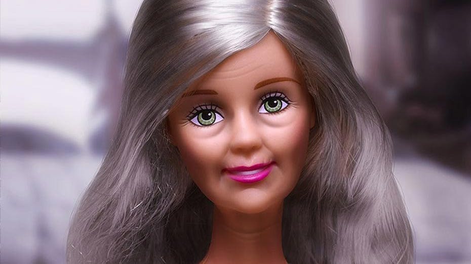 https://imgix.seoghoer.dk/media/se-og-hoer/bizart/barbie50-aar1-jpg.jpg