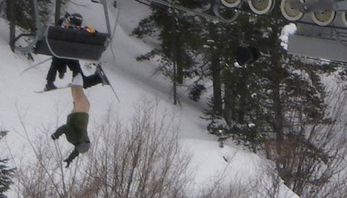 Uheld i uheld: En 48-årig amerikansk skiturist faldt både ud af skiliften og tabte bukserne