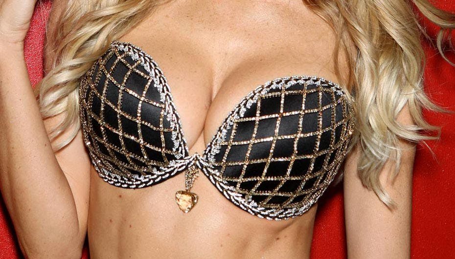 Disse bryster bliver holdt på plads af diamanter og brillanter til en svimlende værdi af 15 millioner kroner