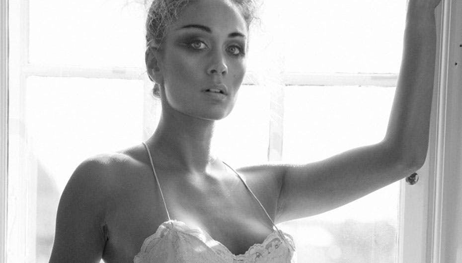 Se mange flere billeder af smukke Sabrina i galleriet