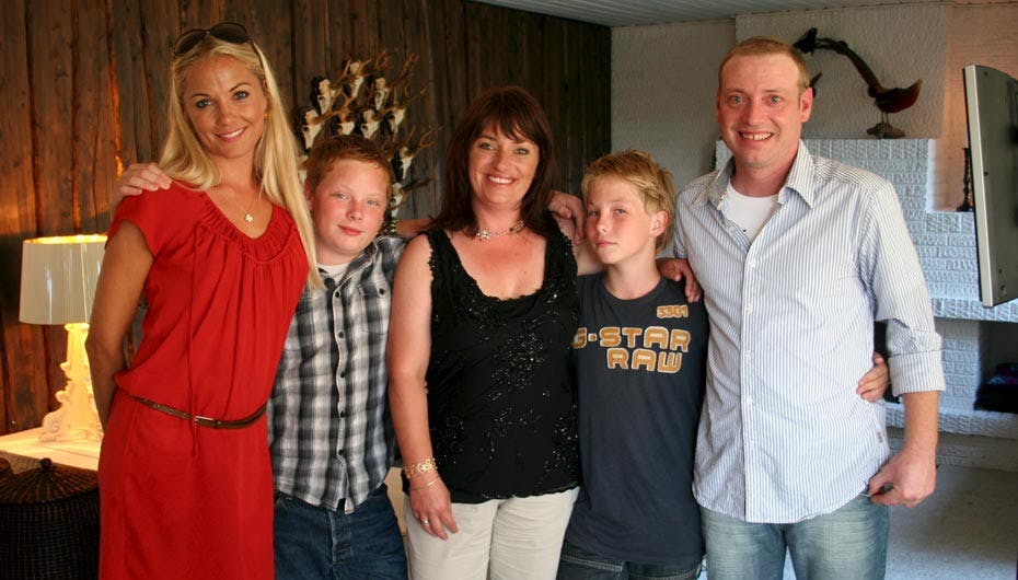 TV-baronessen flyttede ind. Sønnerne Alexander på 13 og Nikolaj på 11 syntes det var sjovt, at have Caroline Fleming på besøg