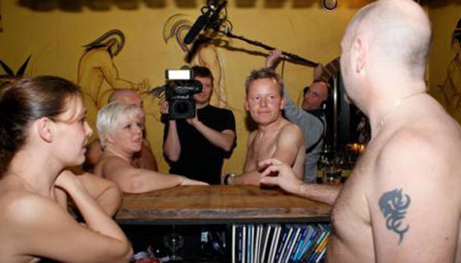 Bubber har ikke lyst til at "dele" sin kone med gæsterne i swingerklubben