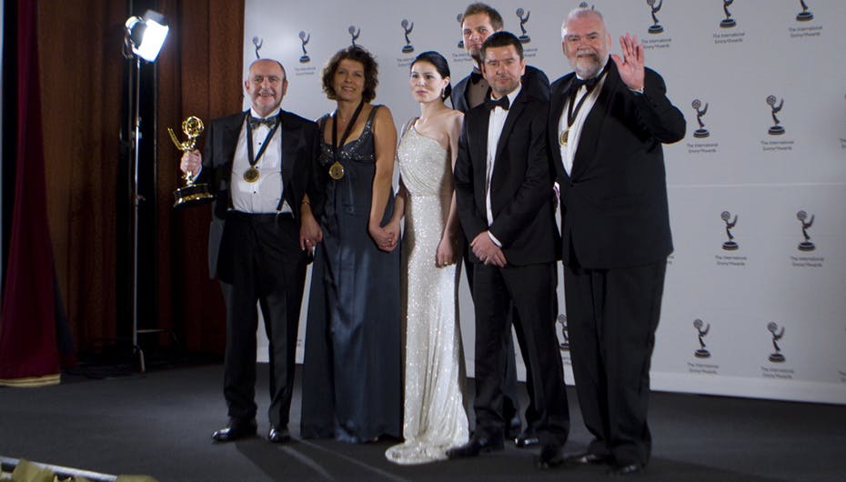 https://imgix.seoghoer.dk/media/se-og-hoer/film-og-tv/emmy-vindere1-jpg.jpg