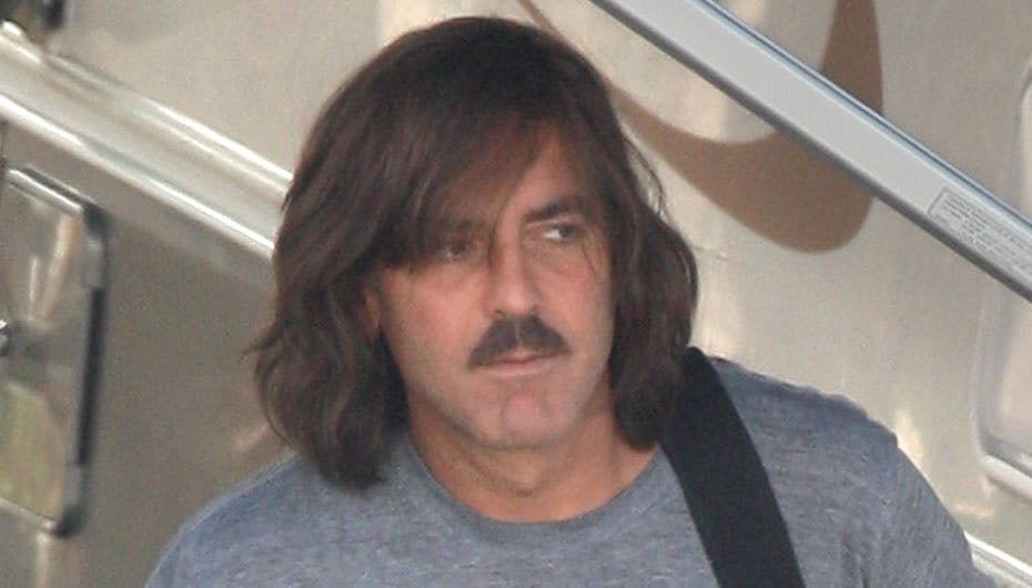 George Clooney er næsten ikke til at kende efter en tur i sminkestolen