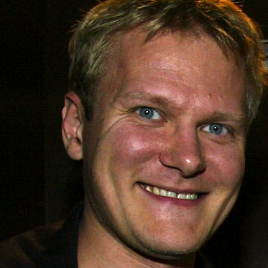 https://imgix.seoghoer.dk/media/se-og-hoer/film-og-tv/kasper-holten-instruktoer-jpg.jpg