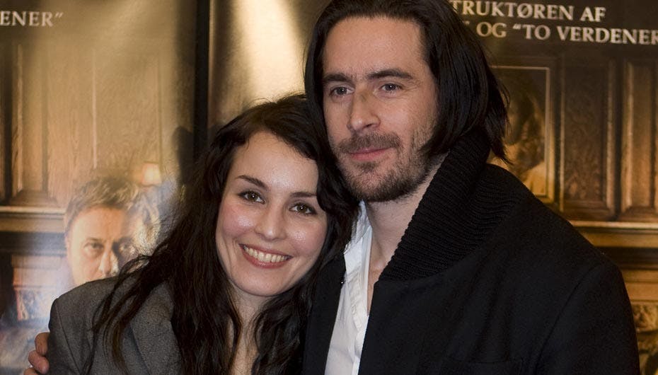 Noomi og ægtemanden Ola tog navnet Rapace, da de blev gift. Det er fransk og betyder rovfugl