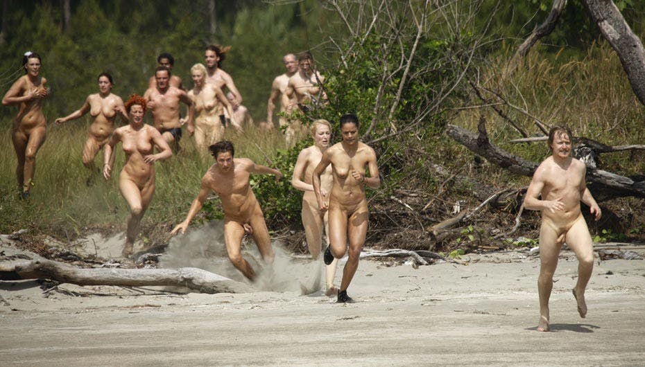 TV 3 undskylder, at man har ladet blegfede danskere rende nøgne rundt på stranden i Malaysia