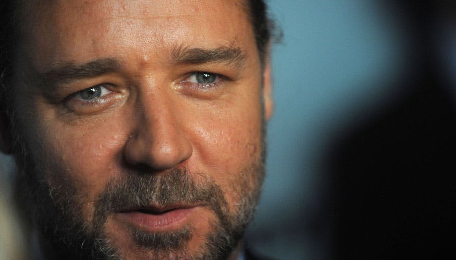 Russell Crowe skuffer sine fans, når han alligevel ikke skal optræde i stramme tights