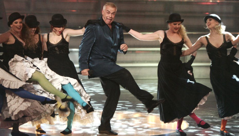 Sven-Ole Thorsen demonstrerer her sine dansetalenter i programmet "Showtime"