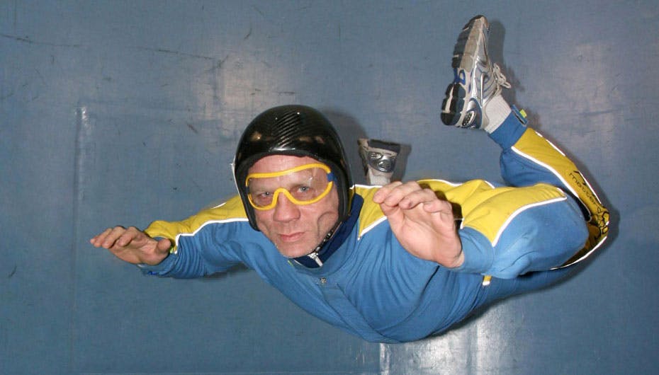 Daniel Craig øver frit fald i vindtunnel