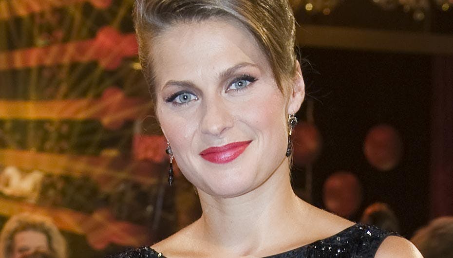 https://imgix.seoghoer.dk/media/se-og-hoer/kendte-danmark/andreaelisbethdroppettv21-jpg.jpg