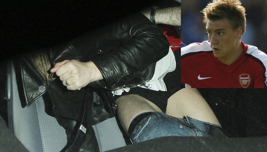 Selv da Bendtner blev kørt væk fra natklubben, var han ikke i stand til at få bukserne hevet ordentligt op