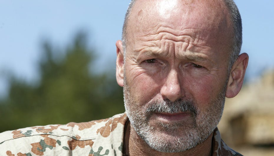 Hvorfor antyder B.S. Christiansen, at han har slået ihjel, hvis han faktisk aldrig har været i krig?