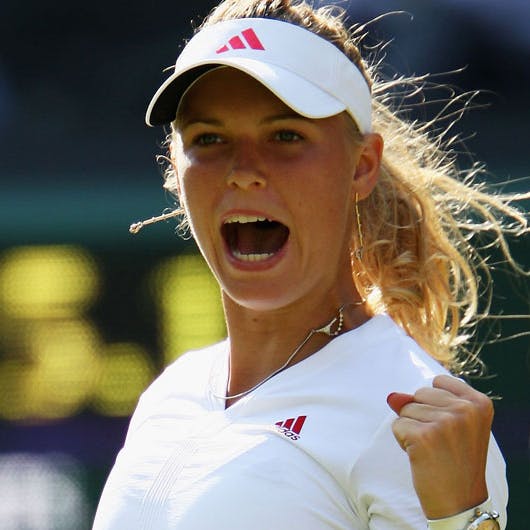 https://imgix.seoghoer.dk/media/se-og-hoer/kendte-danmark/caroline-wozniacki-wimbledo-jpg.jpg