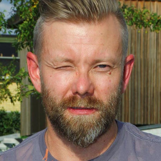 https://imgix.seoghoer.dk/media/se-og-hoer/kendte-danmark/casper-40-jpg.jpg