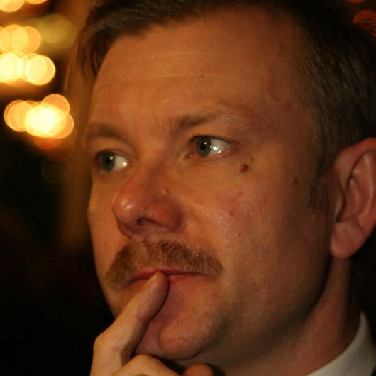 https://imgix.seoghoer.dk/media/se-og-hoer/kendte-danmark/casper-christensen-skaev-jpg.jpg