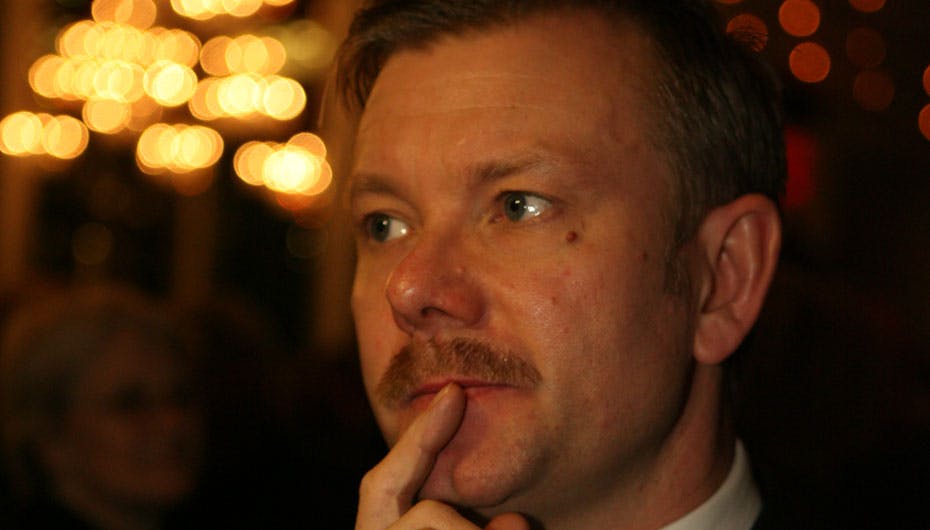 Evnen til at rulle en god joint, er en af de evner, som Casper Christensen lægger stor vægt på hos andre mennesker