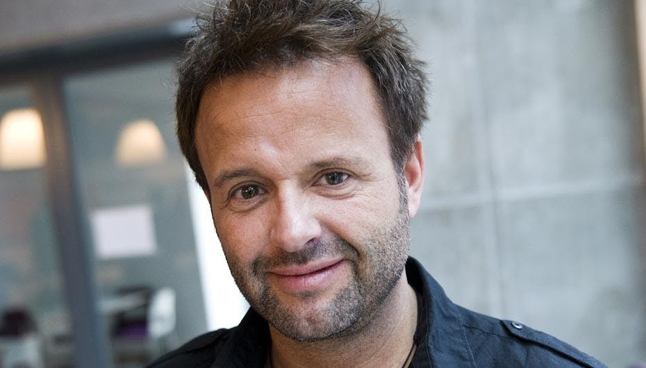 Dennis Knudsen er ikke bange for at hive den store tegnedreng frem på trods af finanskrisen