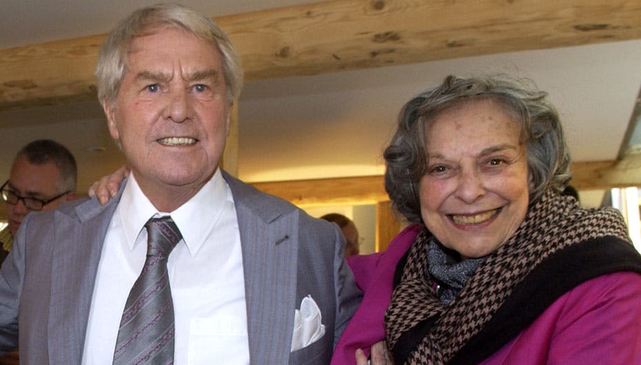 Holger Juul Hansen sammen med sin gode veninde Helle Virkner i 2005