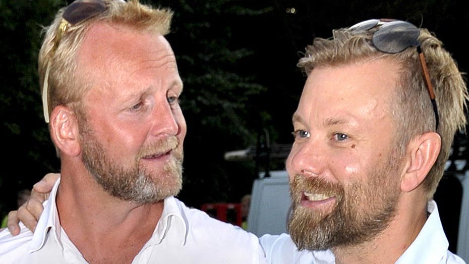 Jan Gintberg har anlagt sig skæg ligesom sin kollega Casper Christensen