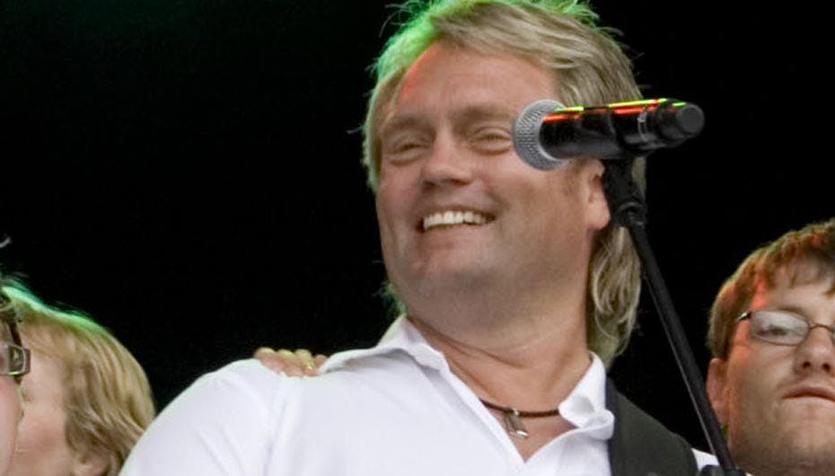 Fansene håber, at det bliver den gamle, glade Johnny, de får på scenen, men respekterer også, hvis der bliver lidt stille i starten