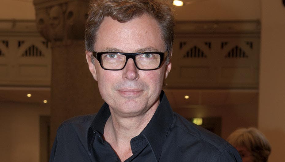 Det er fængslede Klaus Riskær, som sætter dagsordenen, når han er på udgang