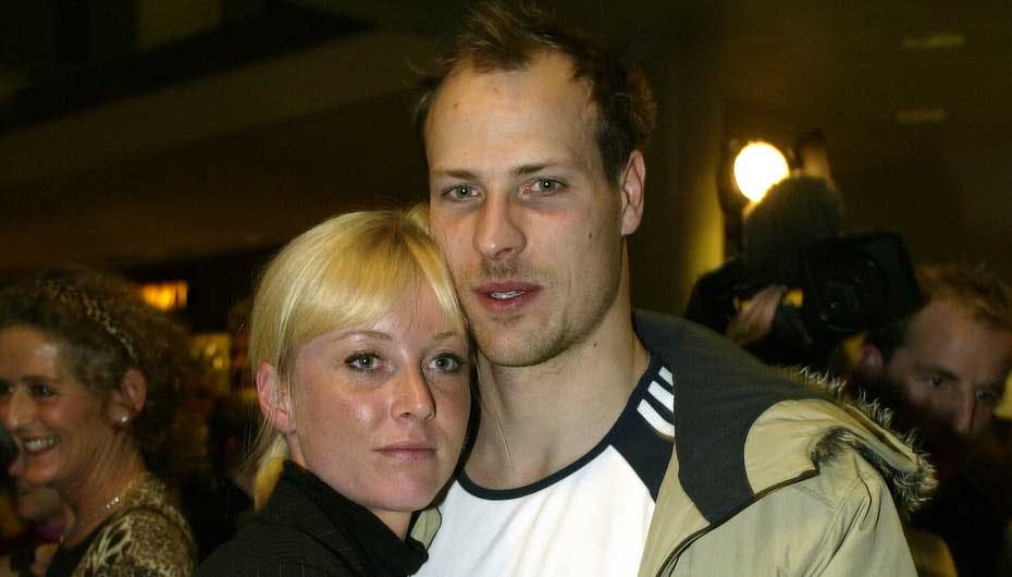 Lars Jørgensen sammen med sin hustru, som han kalder suveræn, fordi hun passer deres syge søn, mens han kæmper om VM-medaljer