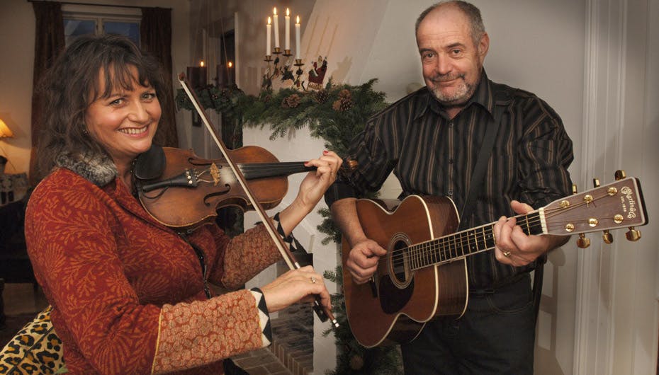 Lasse og Mathilde spillede op til julefest, mens der endnu var fred mellem dem og vennen Torben Enschen