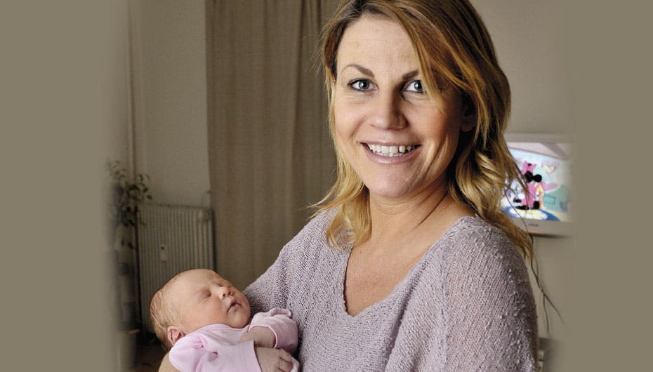 Malene med sin helt igennem sunde datter, Sophie, som kom til verden på Hvidovre hospital den 4. februar med en længde på 51 cm og en vægt på 3210 gram