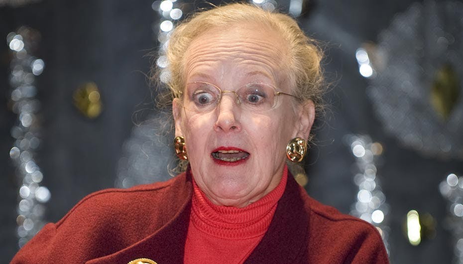 Når majestætens mave rumler, har kollegerne bare at flytte sig i en fart